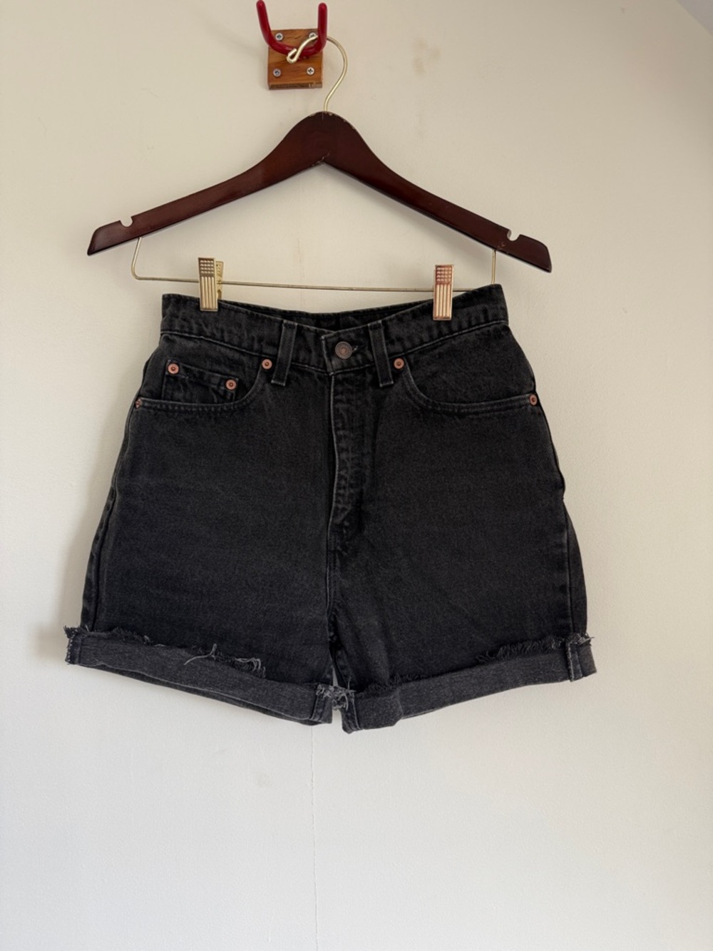 Vintage Levi 521’s Black High-Rise Rolled Hem Denim Shorts - Size 0/2